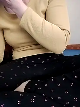 HanniZii online show from December 2025 07:14:02 AM