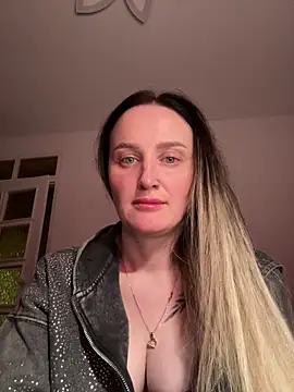 TomilaSi online show from December 2025 08:49:02 PM