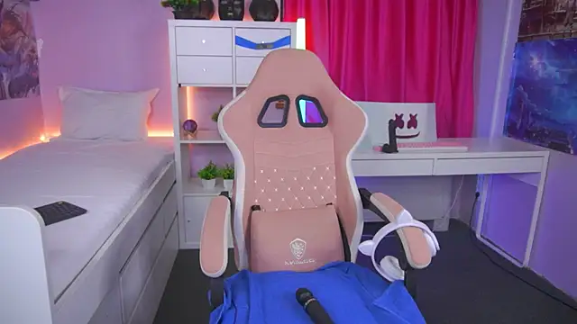 Snapshot of Sunny_Glow chatting on November 2025 05:53:02 AM Sunny Glow online show from November 2025 05:53:02 AM