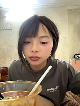 Yui-Ti online show from December 2025 04:03:02 PM