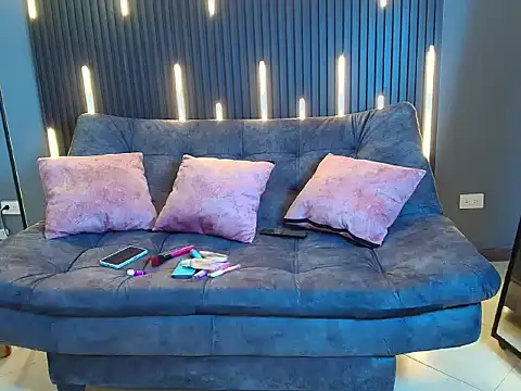 scarlett aviebby online show from November 2025 01:36:02 PM