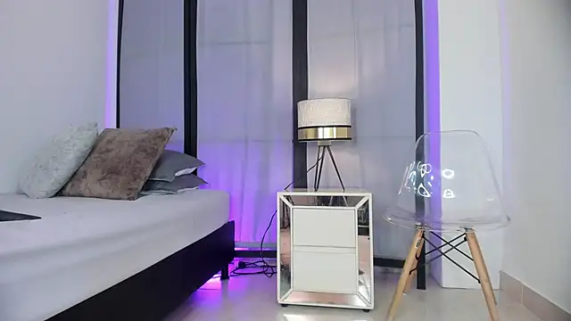 niicole steele  online show from December 2025 07:09:01 PM