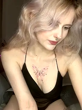 Snapshot of MilaElin chatting on November 2025 09:30:02 PM MilaElin online show from November 2025 09:30:02 PM