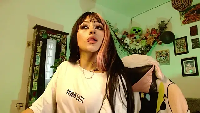 Layla quinn online show from January 2026 07:30:01 PM