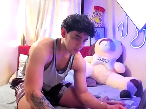 Snapshot of Logan__blaze chatting on December 2025 02:33:02 PM Logan blaze online show from December 2025 02:33:02 PM