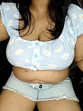 Snapshot of Curvy_Pooja chatting on April 2026 08:57:02 PM Curvy Pooja online show from April 2026 08:57:02 PM