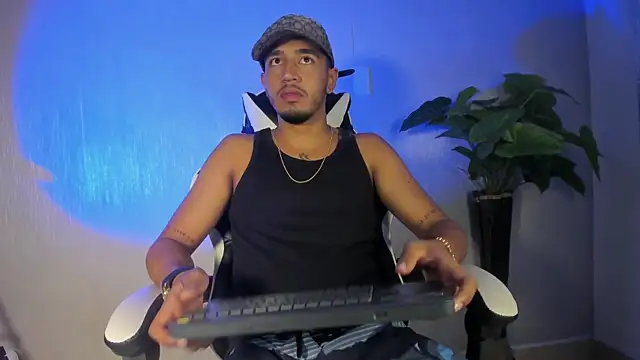 Brand Collins online show from December 2025 09:44:01 PM