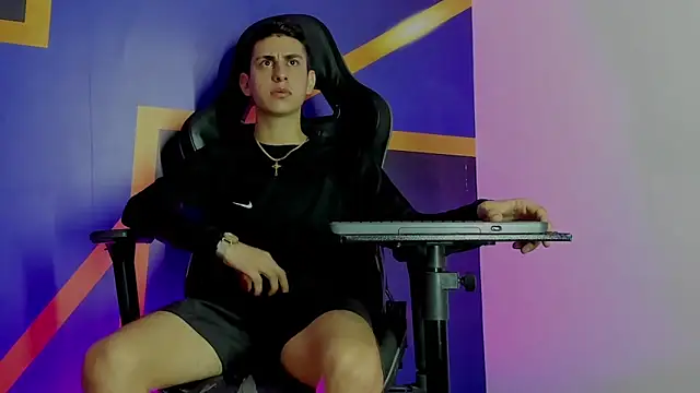 Snapshot of twink_scott_ chatting on December 2025 04:31:02 AM twink scott online show from December 2025 04:31:02 AM