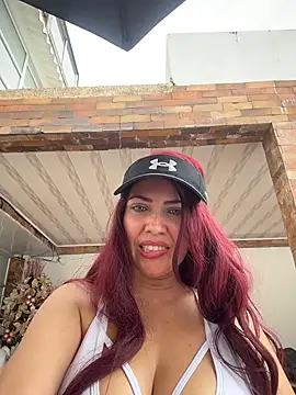 IsaSantoDomingo online show from December 2025 02:37:01 PM