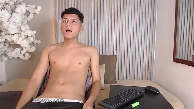 Snapshot of Andrey_Lev1 chatting on November 2025 08:22:02 PM Andrey Lev1 online show from November 2025 08:22:02 PM