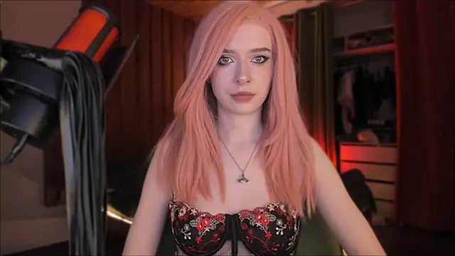 Snapshot of Mistress_Iris chatting on November 2025 04:21:02 PM Mistress Iris online show from November 2025 04:21:02 PM