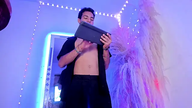 Snapshot of All_fetiche chatting on November 2025 01:02:02 PM All fetiche online show from November 2025 01:02:02 PM