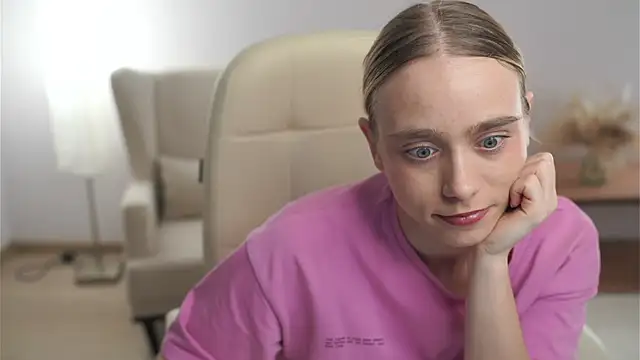 Snapshot of SharleneTaymon chatting on December 2025 10:42:01 AM SharleneTaymon online show from December 2025 10:42:01 AM