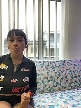 Alana Arang online show from November 2025 07:16:02 PM