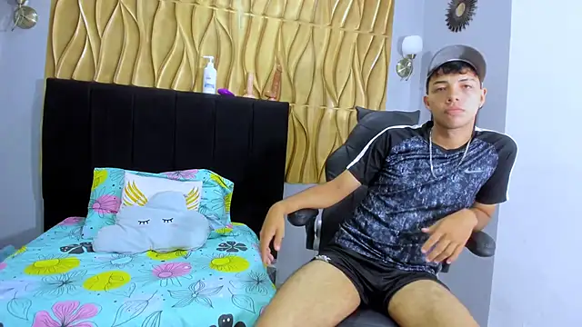 Snapshot of shy_guy18 chatting on November 2025 07:27:01 PM shy guy18 online show from November 2025 07:27:01 PM