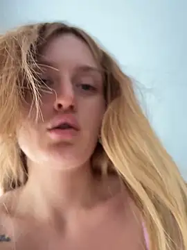 madlynginger online show from December 2025 12:57:02 PM