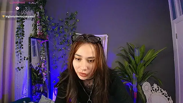 Snapshot of Little_Shawty_Witch chatting on December 2025 04:12:02 PM Little Shawty Witch online show from December 2025 04:12:02 PM