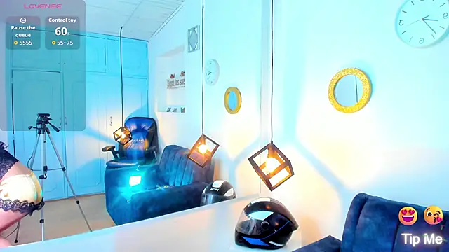 Hot Darliing online show from December 2025 01:42:01 PM