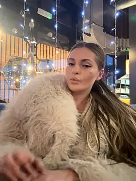 Snapshot of MilenaLuxury chatting on November 2025 03:04:01 PM MilenaLuxury online show from November 2025 03:04:01 PM