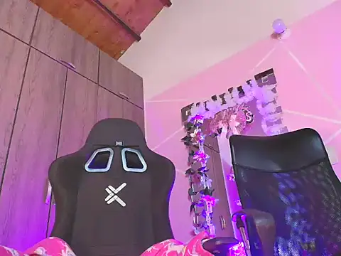 Doll Dollys  online show from December 2025 07:32:01 PM