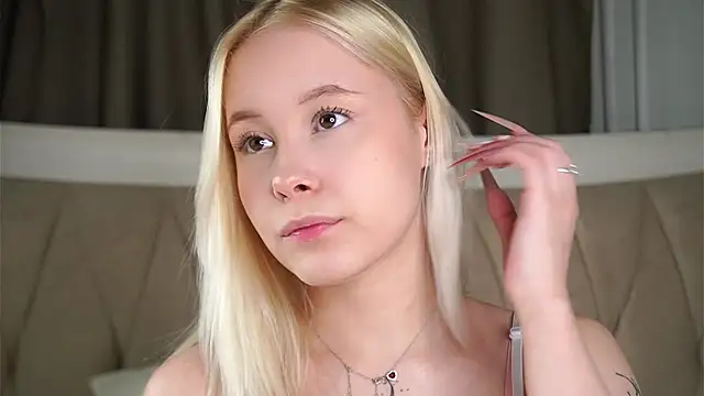 AunclreaVache online show from February 2026 01:16:01 PM