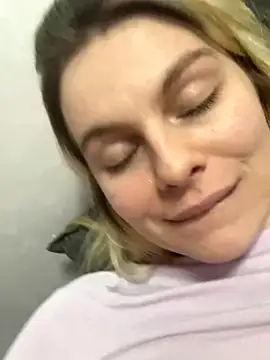 Snapshot of d0uble_trouble chatting on December 2025 07:30:02 PM d0uble trouble online show from December 2025 07:30:02 PM