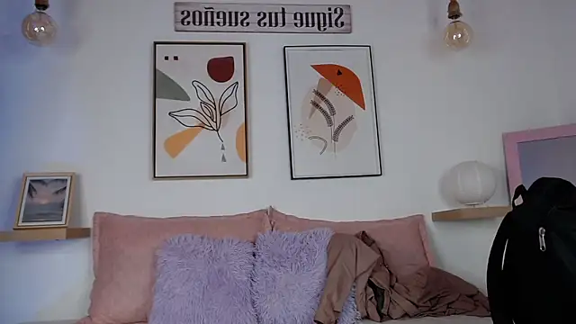 Lunaartistry online show from December 2025 03:01:02 AM