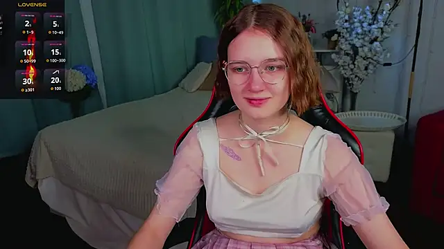 Mia Mooore online show from March 2026 01:28:01 PM