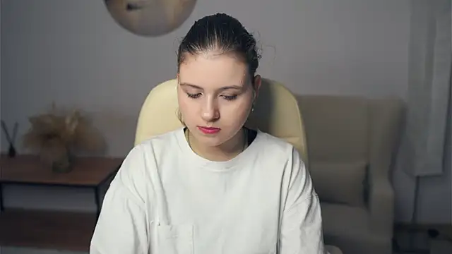 NovellaArjune online show from December 2025 08:00:02 AM