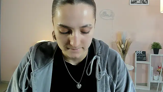 ShelieThetford online show from December 2025 10:13:01 AM