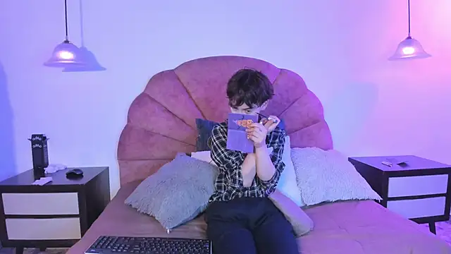 Brenda Tina online show from January 2026 08:01:02 PM