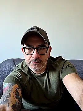 Aresal84 online show from December 2025 12:32:01 PM