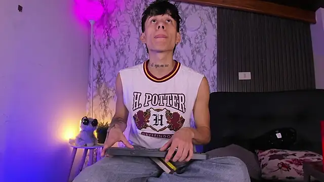 Jake beach  online show from February 2026 04:57:02 AM