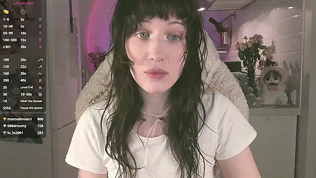 Snapshot of MePretty chatting on March 2025 08:40:02 PM MePretty online show from March 2025 08:40:02 PM