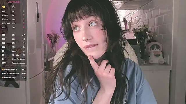 Snapshot of MePretty chatting on March 2025 11:56:01 PM MePretty online show from March 2025 11:56:01 PM