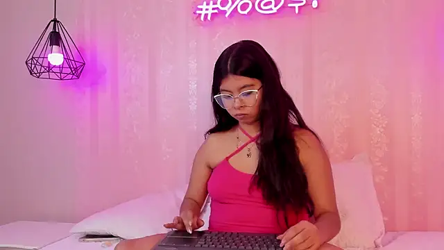 Snapshot of Scarletrose_ chatting on December 2025 08:47:01 PM Scarletrose online show from December 2025 08:47:01 PM