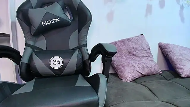 brunette candyy  online show from January 2026 01:35:01 PM