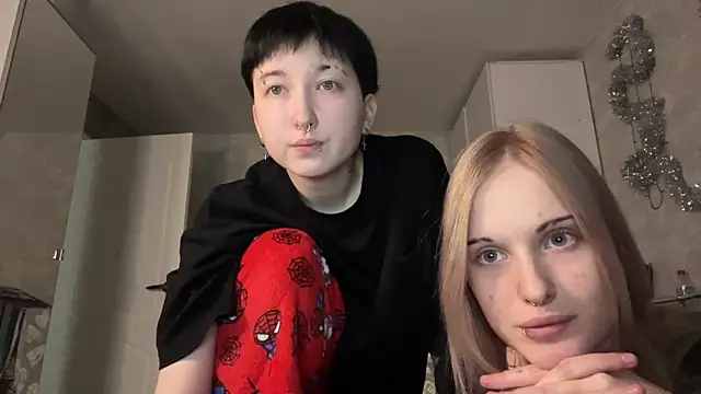 Snapshot of CelenFomes chatting on December 2025 09:39:02 AM CelenFomes online show from December 2025 09:39:02 AM