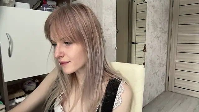 Snapshot of CelenFomes chatting on February 2026 07:35:01 AM CelenFomes online show from February 2026 07:35:01 AM