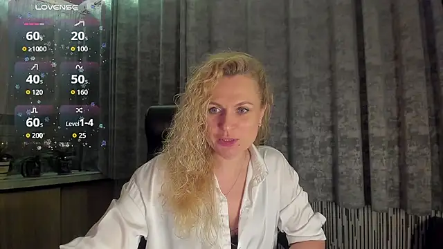 Snapshot of LanaLight_x chatting on April 2026 09:49:02 PM LanaLight x online show from April 2026 09:49:02 PM