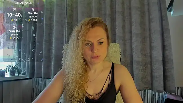 Snapshot of LanaLight_x chatting on May 2026 04:57:01 PM LanaLight x online show from May 2026 04:57:01 PM