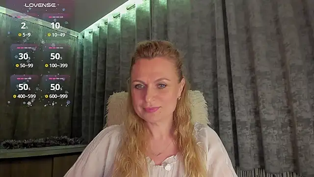 Snapshot of LanaLight_x chatting on June 2026 09:19:01 PM LanaLight x online show from June 2026 09:19:01 PM