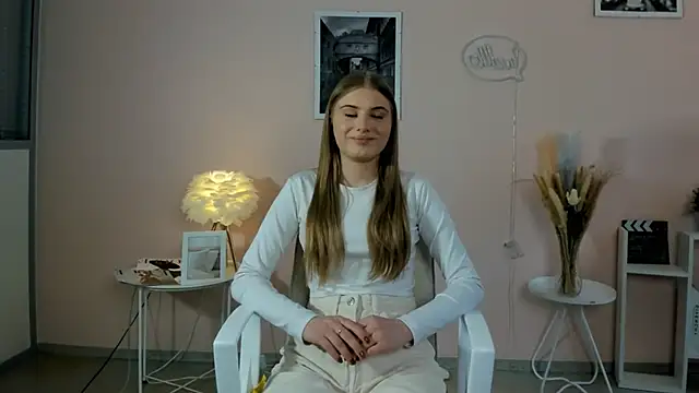 Snapshot of BobbyeEwell chatting on December 2025 06:41:01 AM BobbyeEwell online show from December 2025 06:41:01 AM