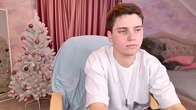 Snapshot of Olie_Sparkle chatting on December 2025 01:25:01 AM Olie Sparkle online show from December 2025 01:25:01 AM