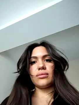Snapshot of SiennaLuxexx chatting on May 2026 11:29:02 AM SiennaLuxexx online show from May 2026 11:29:02 AM