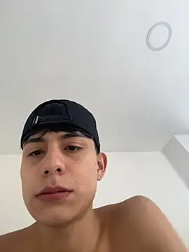 Snapshot of Lander_Cruz chatting on May 2026 02:44:02 PM Lander Cruz online show from May 2026 02:44:02 PM