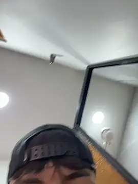 Snapshot of Lander_Cruz chatting on May 2026 03:41:02 PM Lander Cruz online show from May 2026 03:41:02 PM