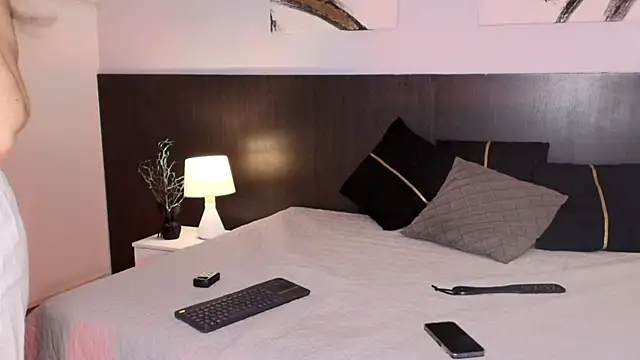 ViennaMilf online show from December 2025 11:19:01 AM