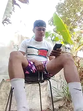 Snapshot of youngboypiss chatting on February 2026 11:44:01 AM youngboypiss online show from February 2026 11:44:01 AM