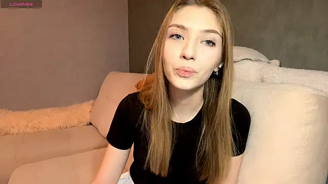 AveryBerkson online show from December 2025 09:51:02 AM